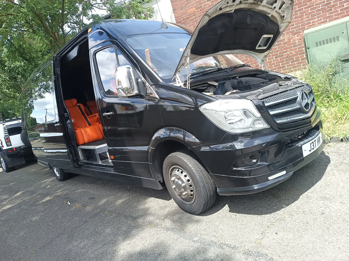 High-end chauffeur vehicle receiving specialist air-conditioning attention