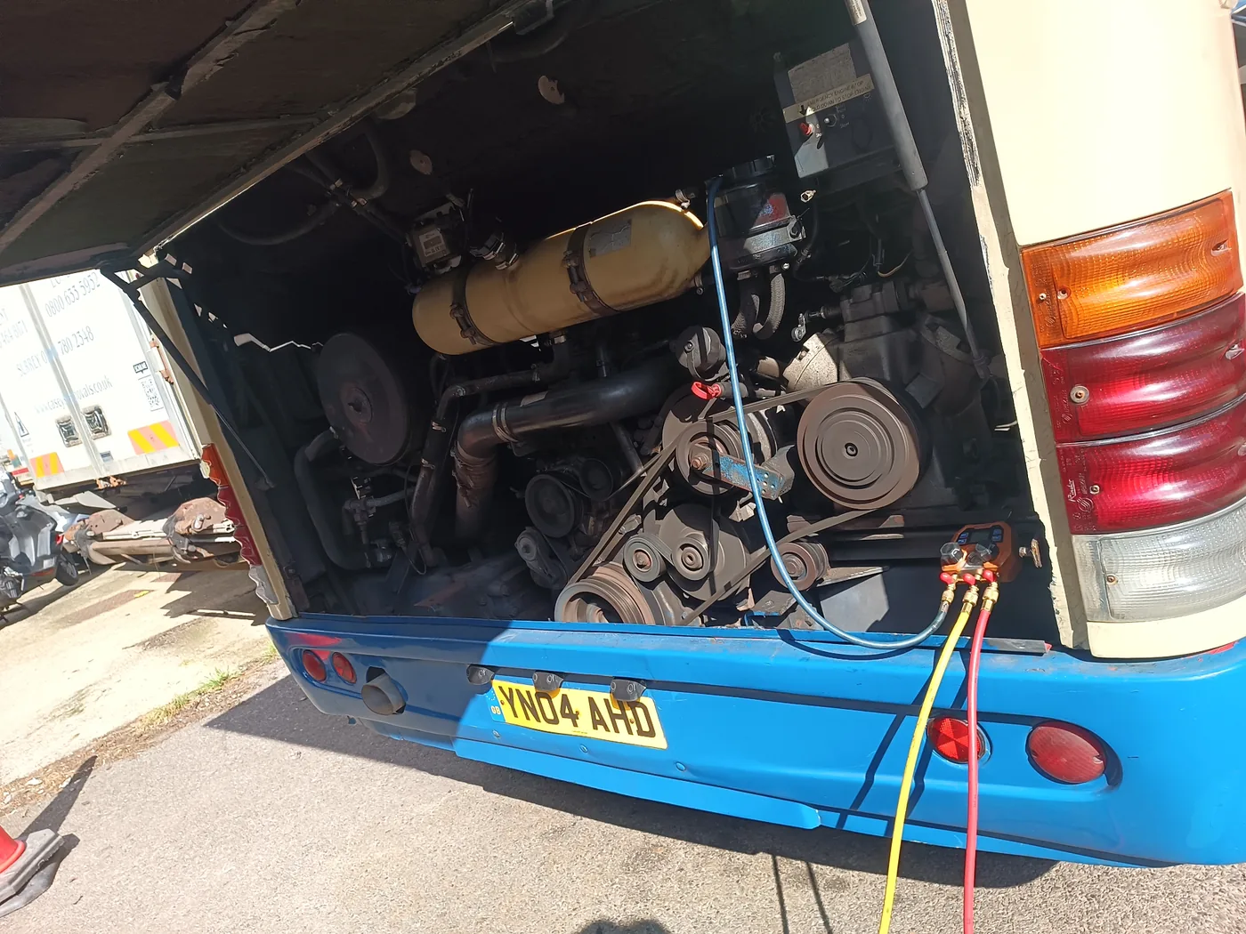 Air-conditioning gauges connected during a commercial bus service