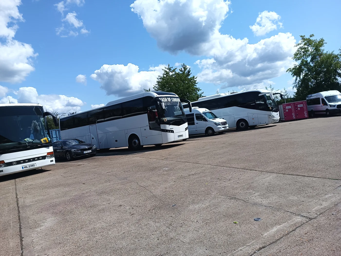 Commercial coach fleet available for mobile air-conditioning servicing
